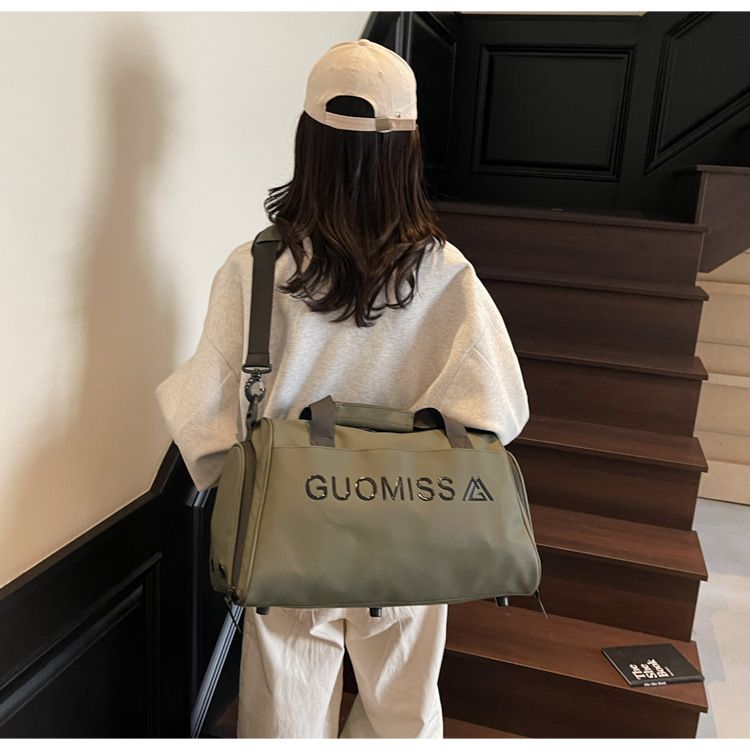 Men's sports bag with wet/dry compartment and shoe section