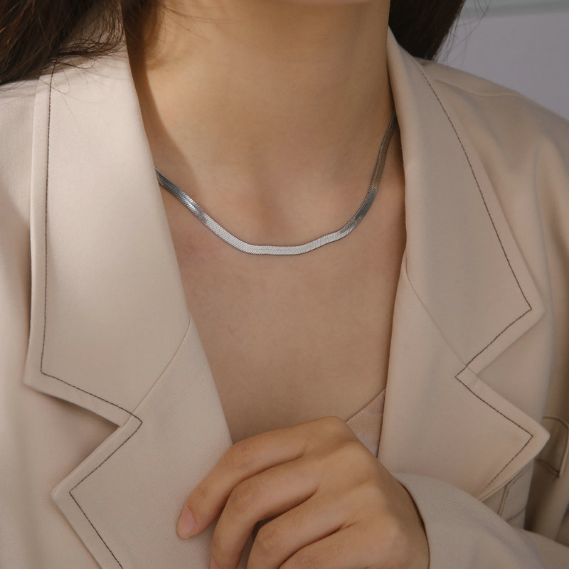 Simple and stylish blade snake bone pendant unisex flat snake chain cross-border bestseller stainless steel bridge bone chain