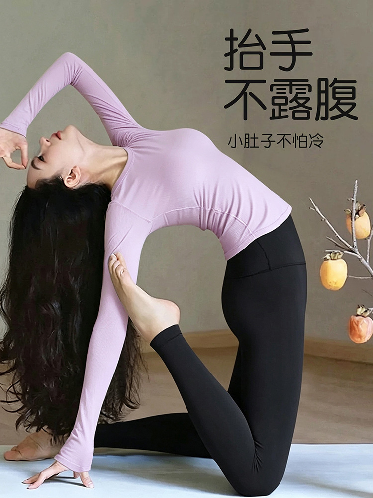 Kadın yoga seti, pilates antrenmanı, profesyonel, premium