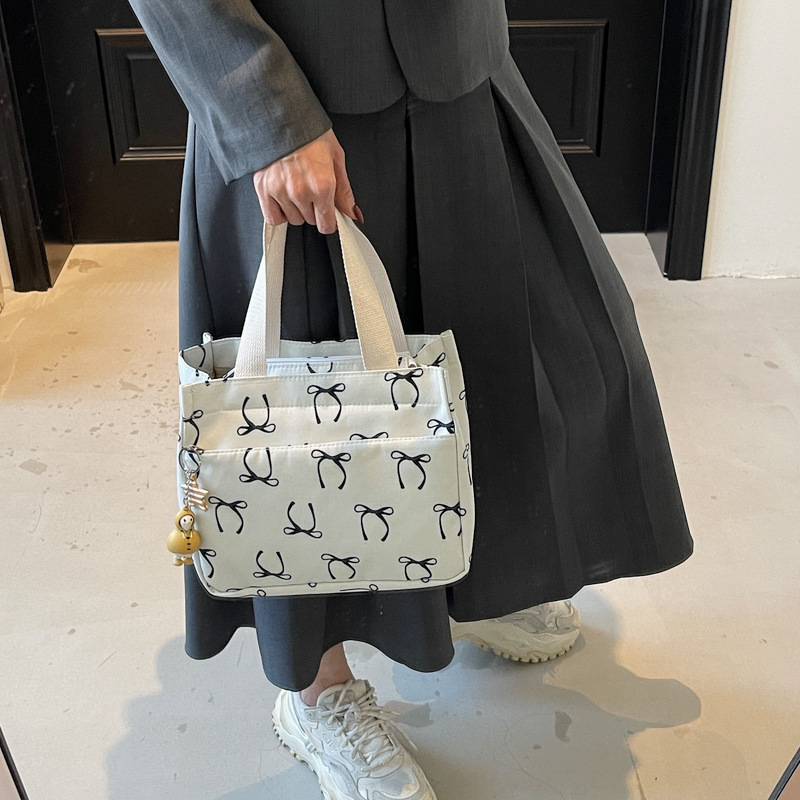 Moda bento çantası toptan yeni günlük hafif el çantası Kore versiyonu yüksek kaliteli seyahat ve iş çok yönlü el çantası
