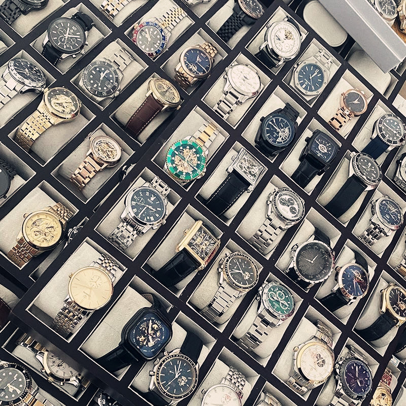 Canlı kör kutu stok erkek ve kadın su geçirmez saatler aydınlık çelik bant takvim kuvars saat moda izle rastgele toptan
