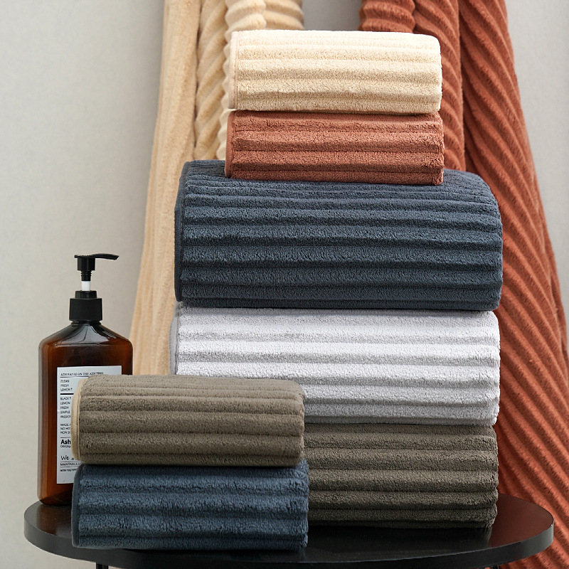 Büyük banyo havlusu kalınlaşmış 90*175 mercan kadife ananas ızgaraları yetişkin çabuk kuruyan su emici yüzme hediye banyo havlusu toptan özelleştirme