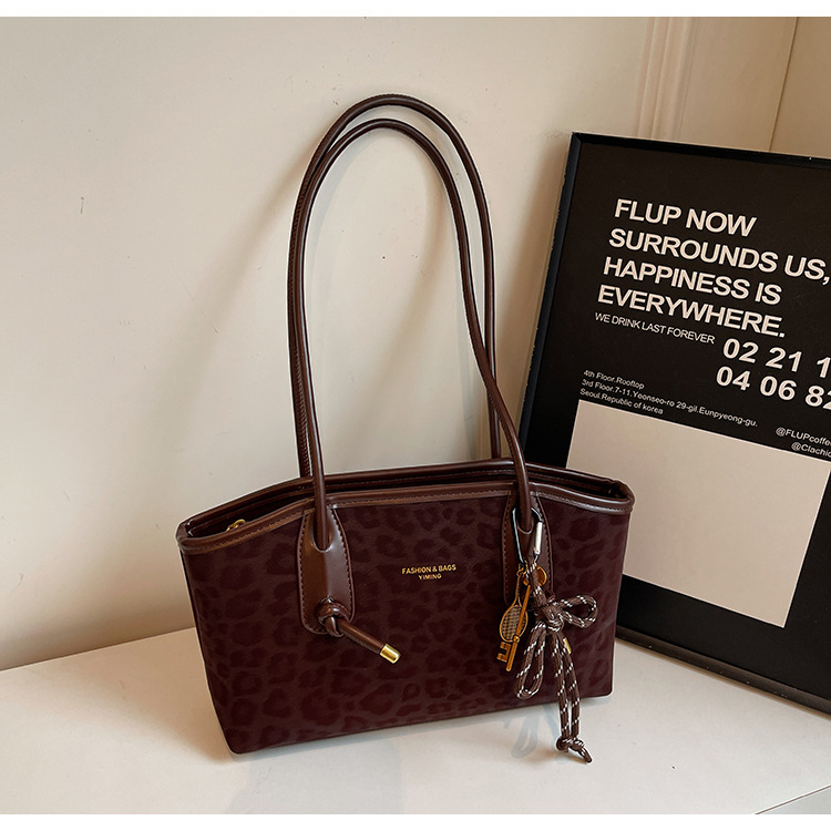 High-Looks New Fashion Large-Capacity Tote Bag, Versatile Outdoor Commuter Women's Bag, Stylish Leopard Print Single-Shoulder Underarm Bag
