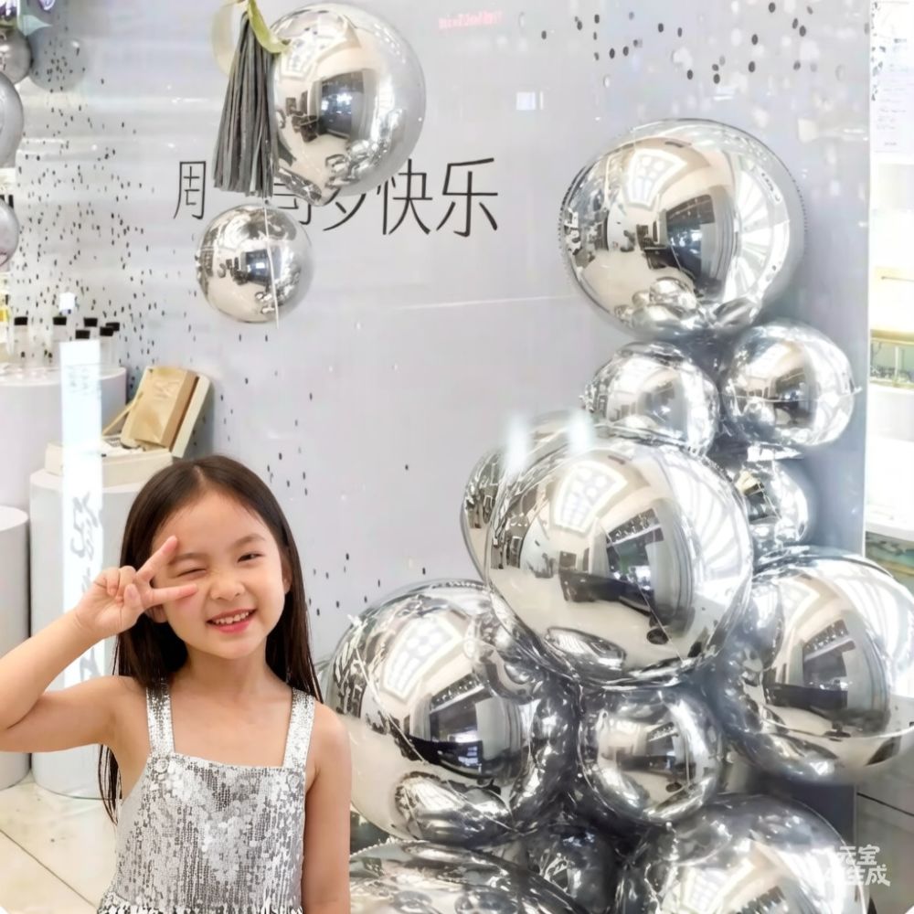 Silver 4D Round Aluminum Foil Balloons, 10 and 18 inch