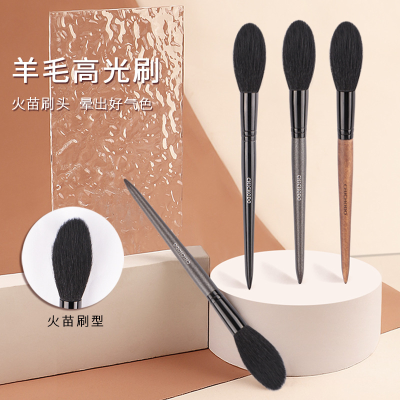 Animal Hair Makeup Brushes for Blush, Highlighter and Loose Powder