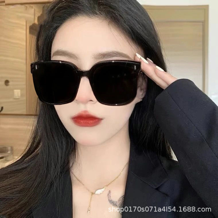 G brand women's sunglasses, vertical stud design, Korean style, UV protection