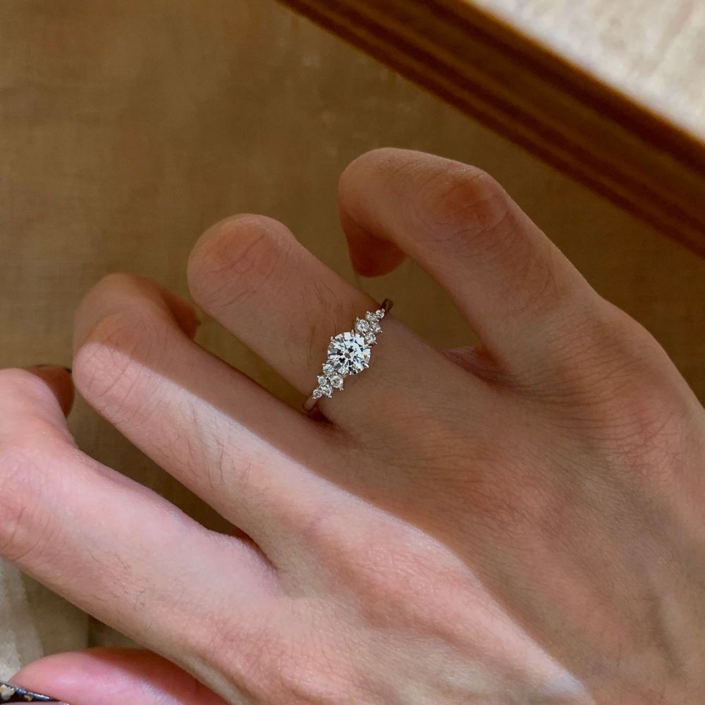 S925 sterling silver zircon ring, classic sparkling design