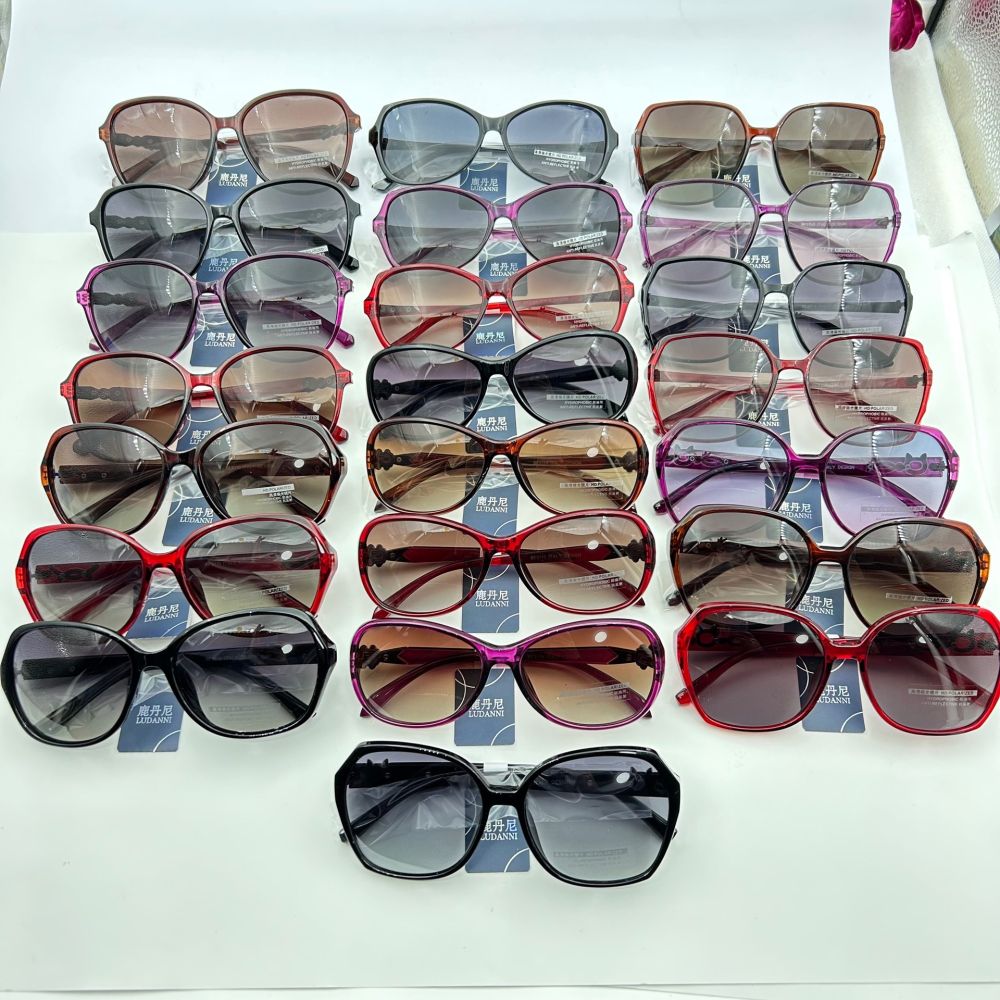 Polarized sunglasses for middle-aged and elderly women, anti-UV sunglasses with large and small frames for mothers, outdoor driving sunglasses, fashion-forward