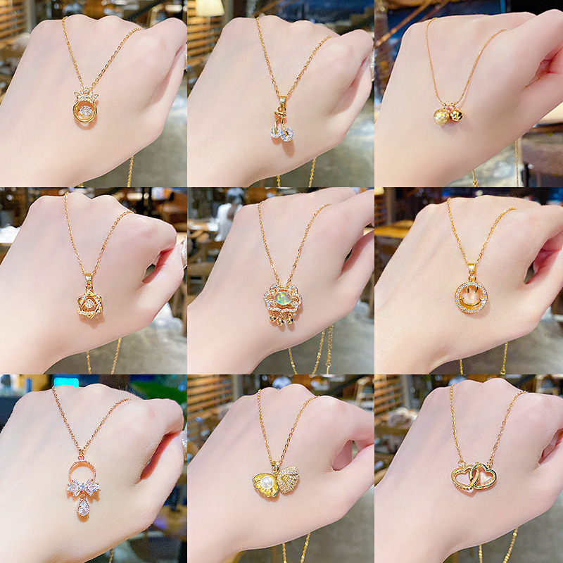 Neue Titanstahl-Halskette, verblasst nicht, leichte Luxus-Nischen-Halskette, hochwertige Trend-Halsketten-Anhänger, vielseitige Schlüsselbein-Kette Accessoire für Frauen.