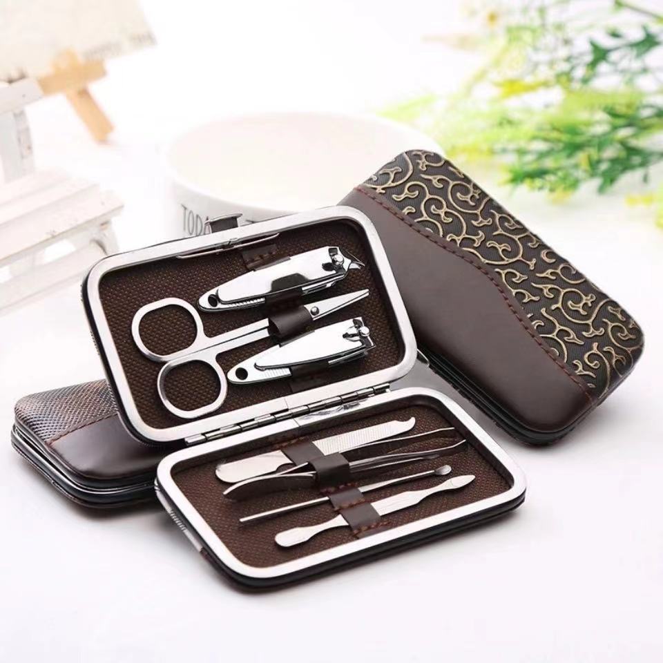 7-teiliges Maniküre-Set mit Nagelschere und Werkzeugen - 1