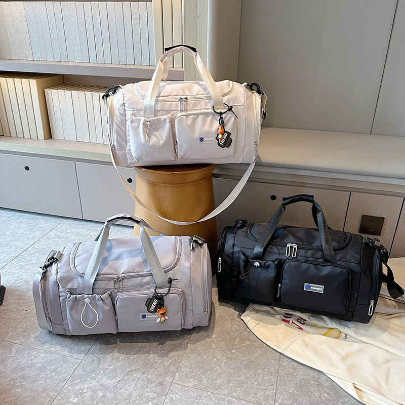 Fitness bag with independent shoe compartment, large capacity