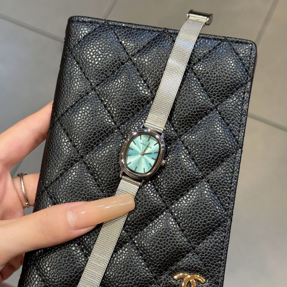 Bayan kuvartz saati, oval vintage tasarım