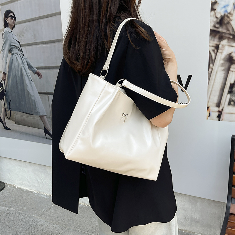 Large Capacity Daily Tote Bag for Women 2025 New Niche Design Fashion Shoulder Bag Simple Elegant Everyday Use Bag - 2