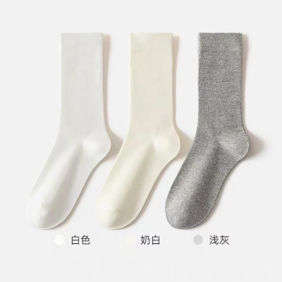 TikTok-Stil weiße nahtlose Socken für Damen, Mittelbein-Socken für alle vier Jahreszeiten, japanischer College-Stil, einfache, modische Slouch-Socken. - 11