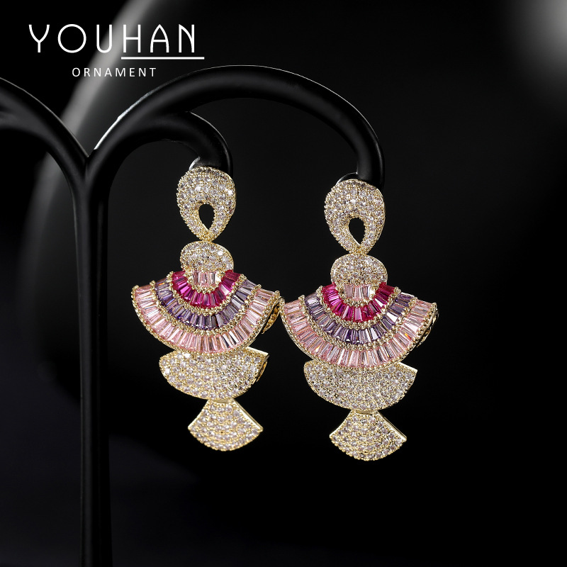 Avrupa ve Amerika ağır sanayi renkli zirkon küçük etek küpeler S925 gümüş iğne küpeler stereo degrade pembe yelpaze şeklinde küpeler - 1