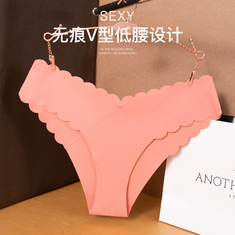 Women's Seamless Cotton Thong with V-Shaped Waistband