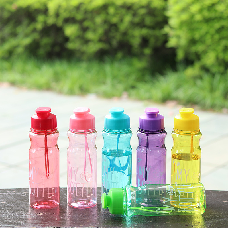 Öğrenci açık hava sporları yaz su bardağı sızdırmaz plastik bardak basmalı kapaklı taşınabilir reklam bardağı kişiselleştirme