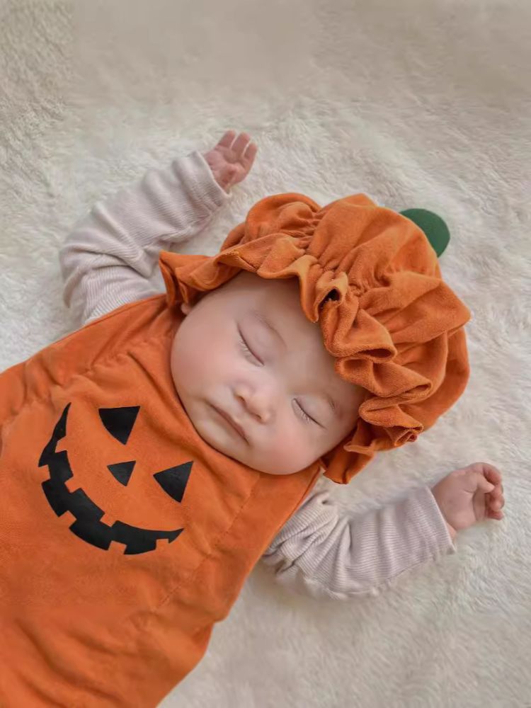 26 neue Herbst-Babystrampler im koreanischen Stil, modisches Halloween-Kürbis-Design, festlicher Strampler für Babys.