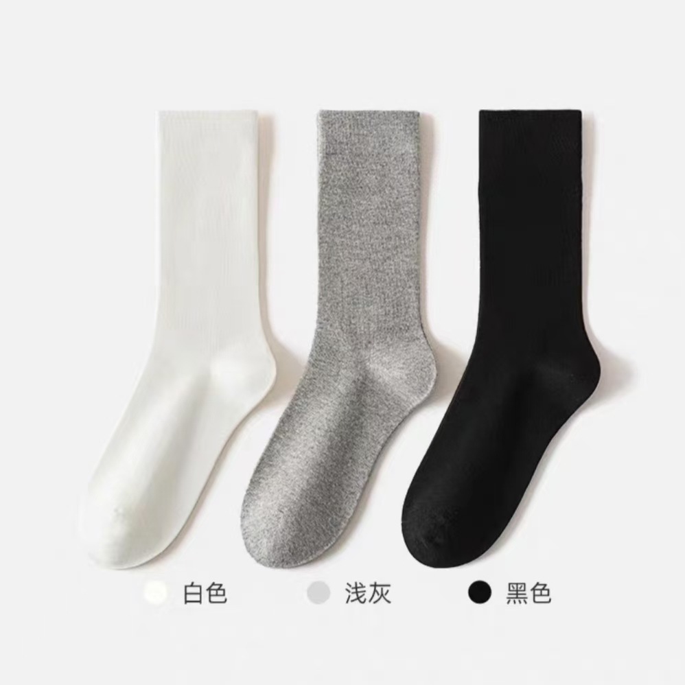 TikTok-Stil weiße nahtlose Socken für Damen, Mittelbein-Socken für alle vier Jahreszeiten, japanischer College-Stil, einfache, modische Slouch-Socken. - 13