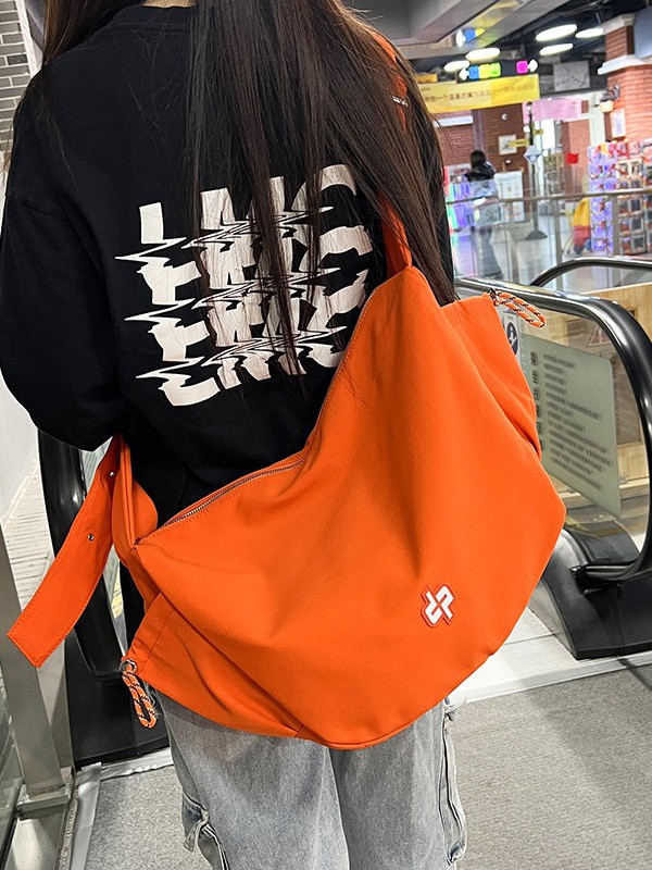 Yeni cinsiyetsel olmayan hamur tatlısı çanta büyük kapasiteli naylon kumaş crossbody çanta gündelik spor spor kanvas omuz çantası