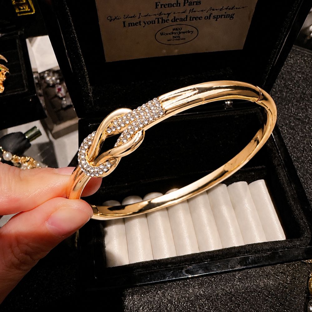 Exquisite European and American fashion Instagram-style bracelet minimalist elegant bracelet women lightweight luxury versatile niche accessory bangle wholesale