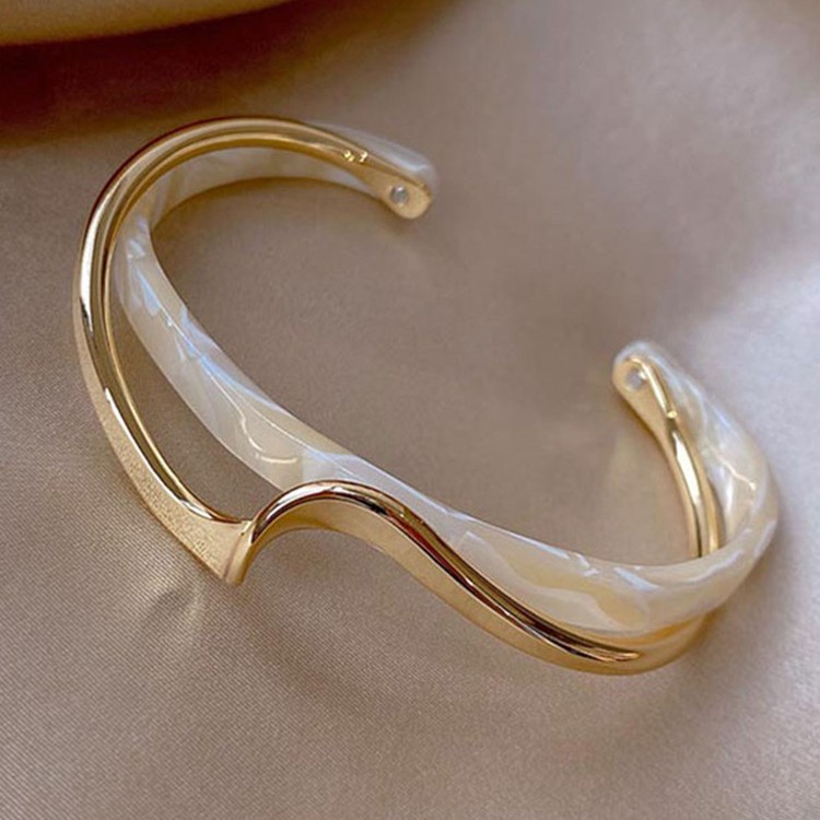 Echtes Gold-Elektrolyse geometrisches offenes Armband Korea-Stil ins Retro erreichbar Luxus-Armband Nische Frauen personalisiertes Design Handschmuck