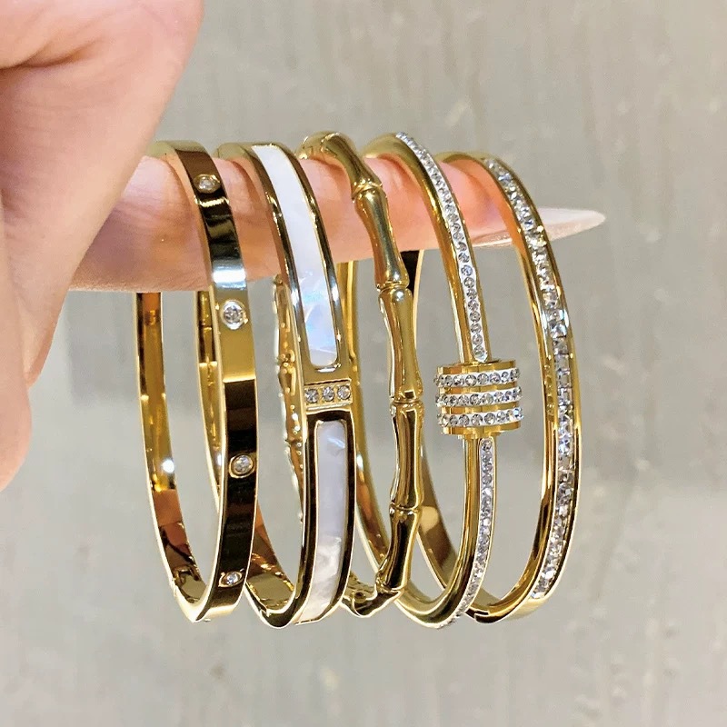 Premium Bracelet Minimalist Gold Design