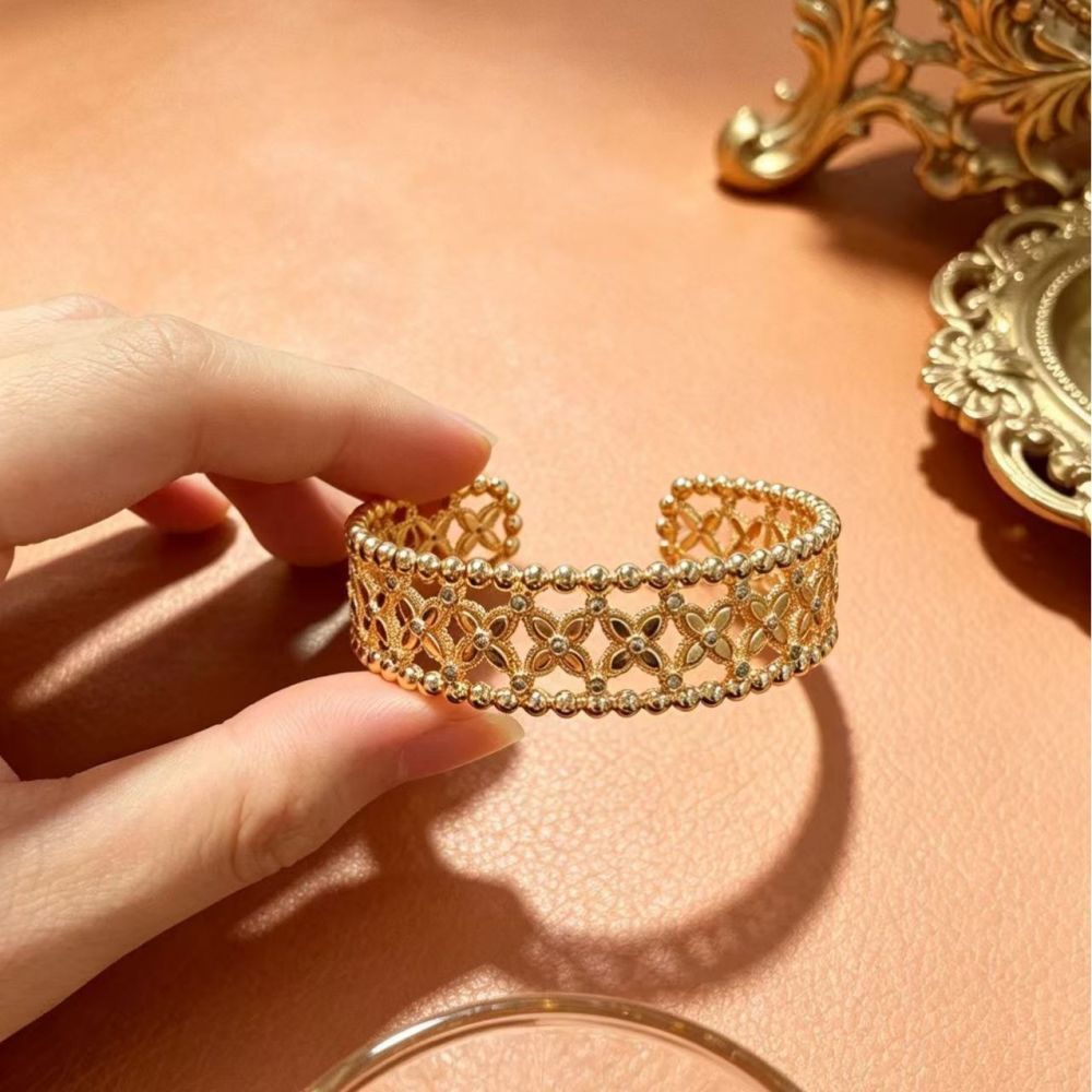 Vintage monogram açık bilezik, pearl kenarlı kadın aksesuarı - 1