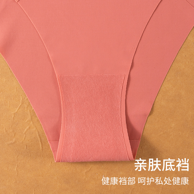 Women's Seamless Cotton Thong with V-Shaped Waistband