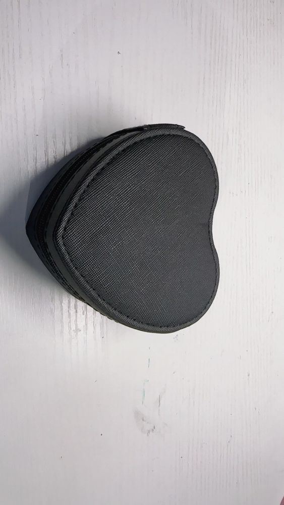 Praktische tragbare Schmuckschatulle mit Reißverschluss - Reiseschmuckbox für Ohrringe, Halsketten und Ringe - 6