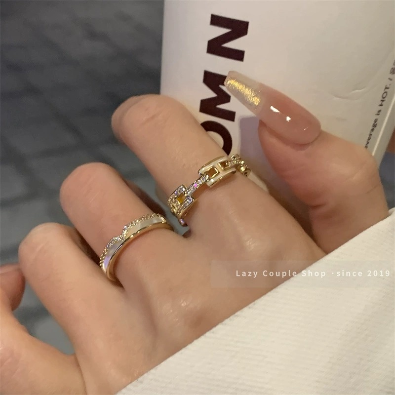 Trendige luxuriöse elegante Staperringe mit großen Buchstaben für Frauen, Nischen-High-Fashion-Ringe