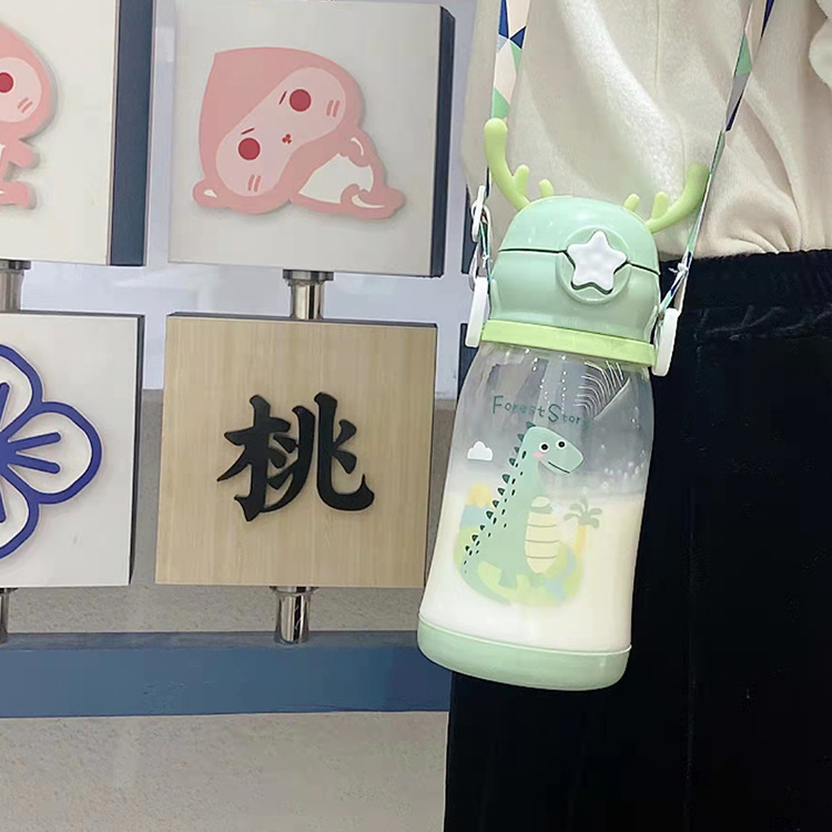 Kindertasse Exclusive großes Fassungsvermögen Hirschgeweih-Wasserflasche leichte Luxus Premium Studentensportbecher tragbar mit Strohhalm Kunststoffbecher - 4