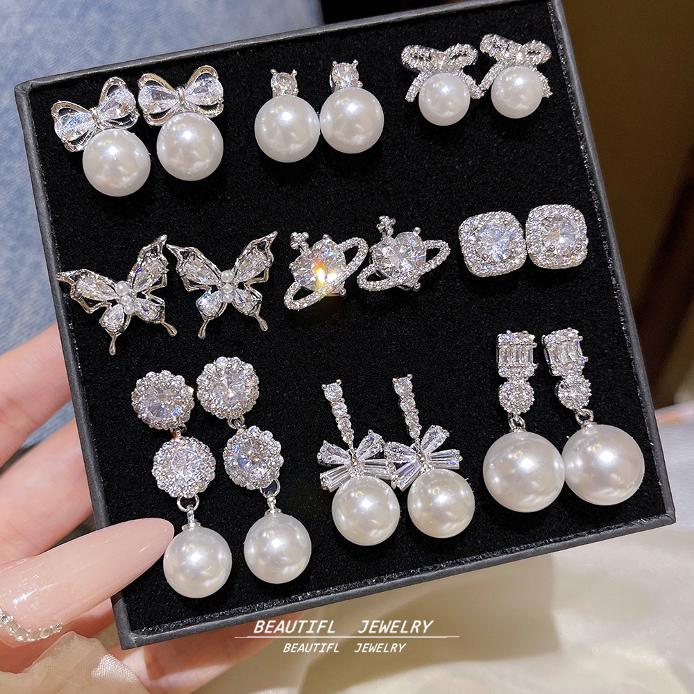 S925 silver needle personalized full zircon super shiny earrings, lightweight luxury premium style, popular earrings, elegant and perfect fashion ear accessories for women.