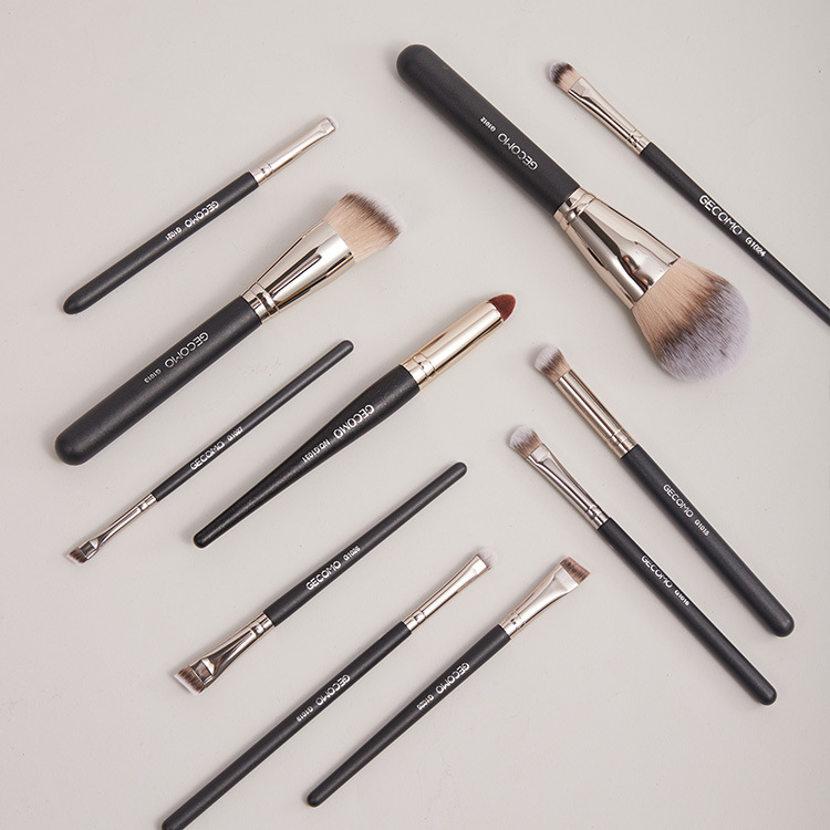 Complete Makeup Brush Set with Blush, Eyeshadow and Eyebrow Brushes