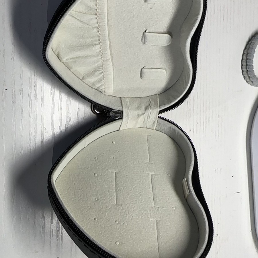 Praktische tragbare Schmuckschatulle mit Reißverschluss - Reiseschmuckbox für Ohrringe, Halsketten und Ringe - 3