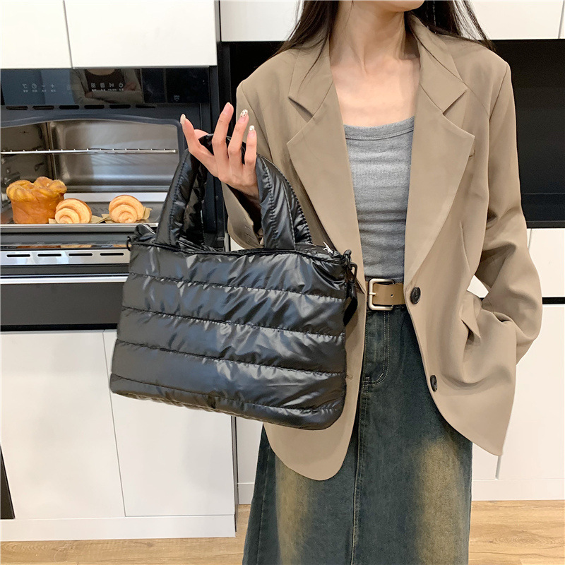Neuer koreanischer Stil Wolkentasche Handtasche mit Stickgarn Tote Bag Designer-Damentasche Umhängetasche Schultertasche Damen Baumwolltasche