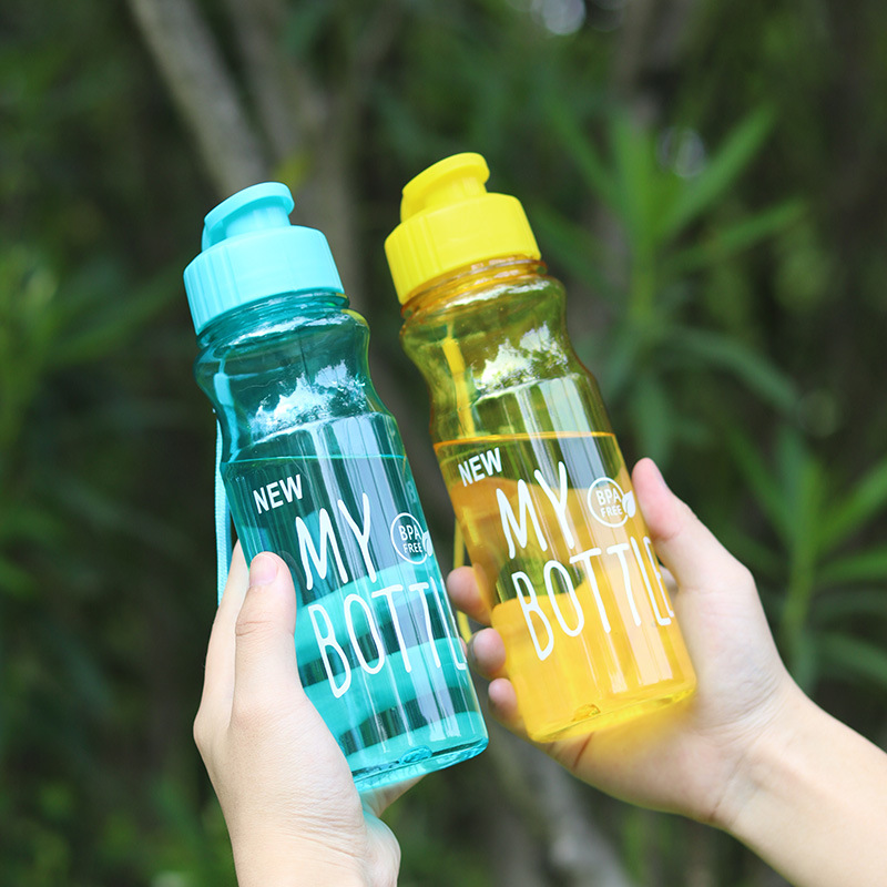 Öğrenci açık hava sporları yaz su bardağı sızdırmaz plastik bardak basmalı kapaklı taşınabilir reklam bardağı kişiselleştirme