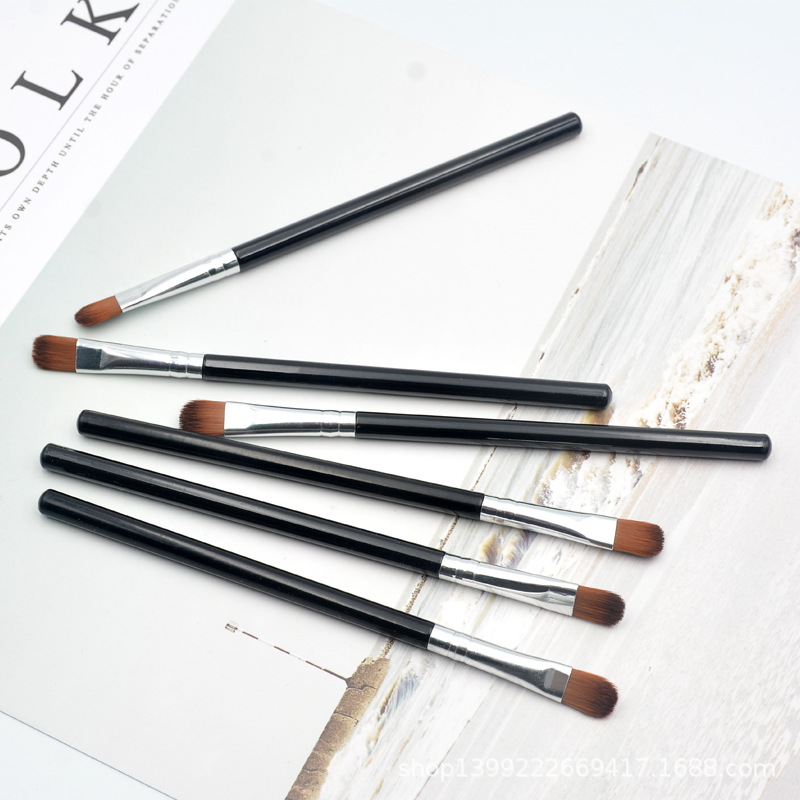 Single Makeup Brush, Portable Eyeshadow and Lip Brush for Beginners