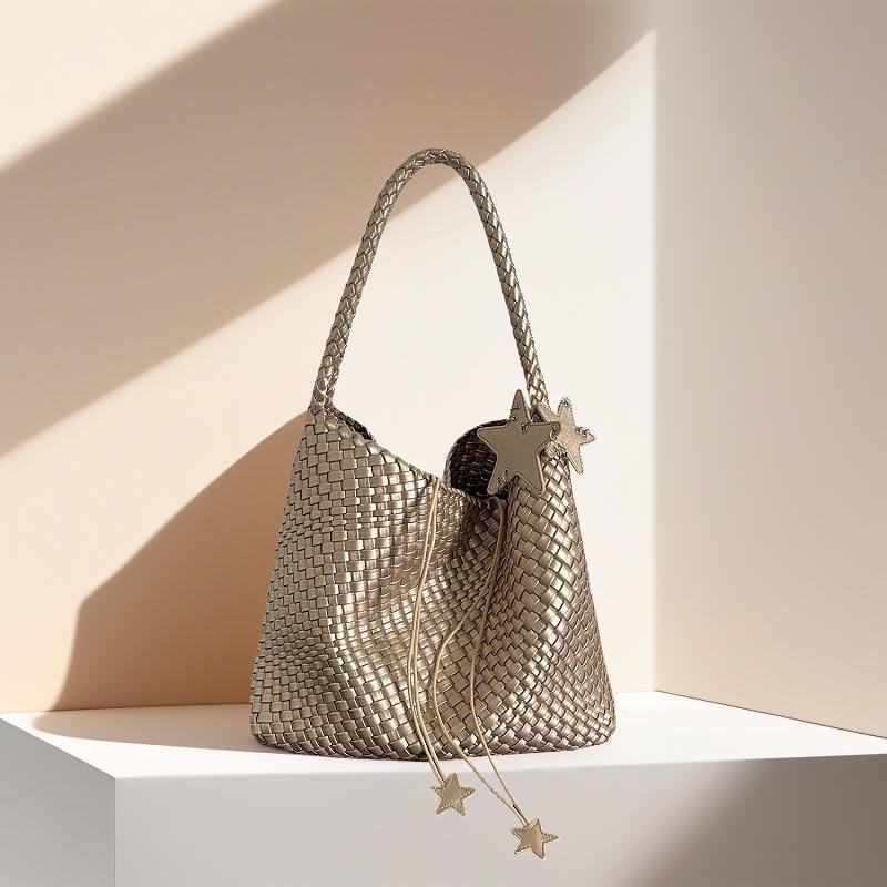 Women's champagne-colored hand-woven tote bag, large capacity, premium-feel, hand-carried shoulder bucket bag.