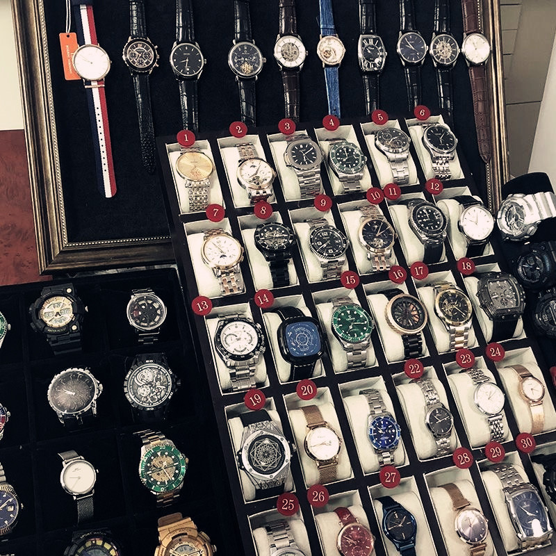 Canlı kör kutu stok erkek ve kadın su geçirmez saatler aydınlık çelik bant takvim kuvars saat moda izle rastgele toptan