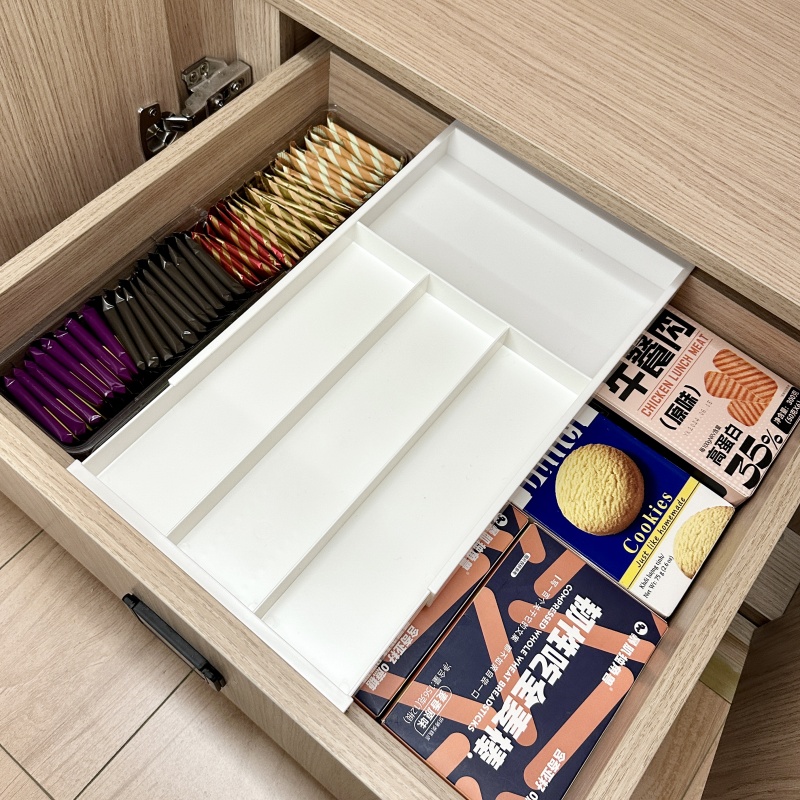 Drawer organizer with adjustable dividers, hanging system