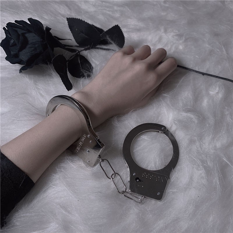Edelstahl-Spielzeug-Handschellen für Escape Room, T1