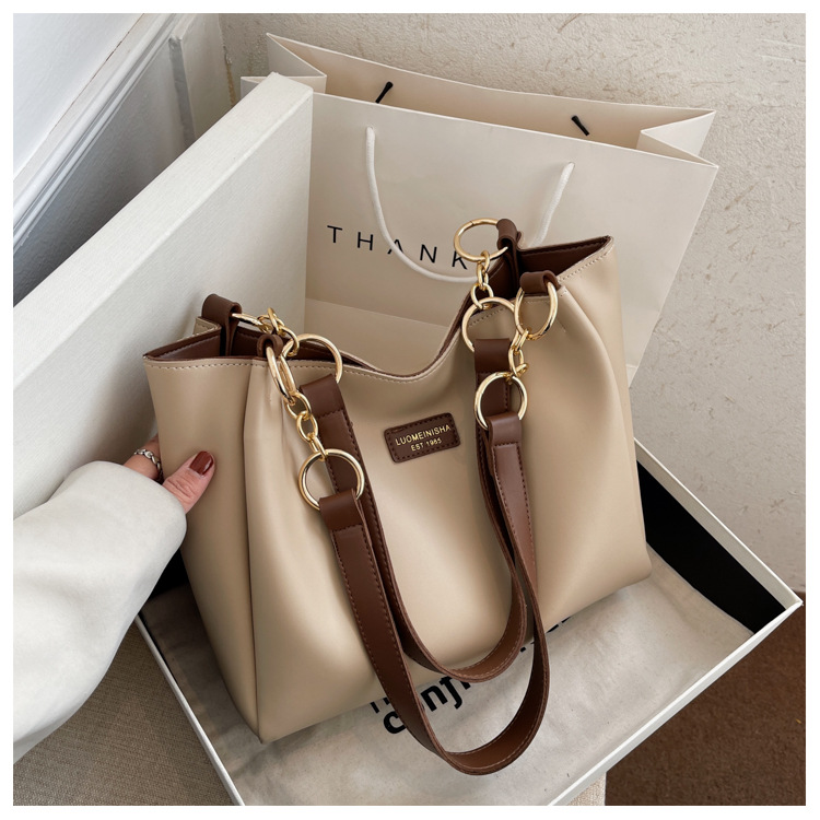 2025 New Large-Capacity Women's Bag Trendy Fashion Light Luxury High-End Texture Affordable Single-Shoulder Commuter Tote Bag