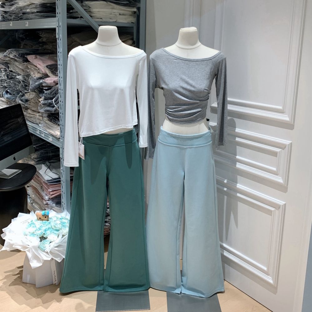 Damen-Freizeithose im luftigen Look, unterhalb des Bauchnabels getragen