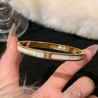 Cross-Border Best-Selling Fashion Versatile Women's Bracelet Lightweight Luxury Premium Feel European and American Non-Fading Exquisite Zircon Starry Bracelet