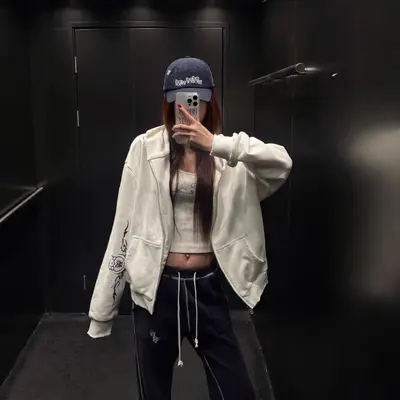 Women's hooded zip sweatshirt with print, autumn 2026