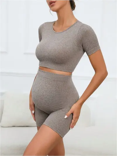 Maternity Yoga Set with Seamless Short Sleeve Top and Peach-Hip Shorts - 6