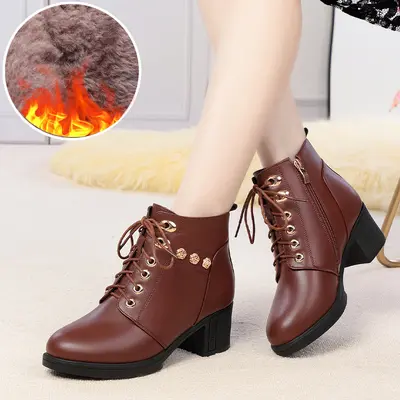 Middle-Aged Mom Short Boots Fleece-Lined Warm Leather Shoes Autumn Winter Soft-Sole Versatile Mid-Heel Middle-Aged and Elderly Cotton Shoes Eight-Eye Martin Boots
