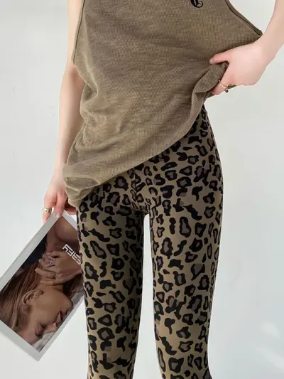 Women's Thin Printed Cropped Yoga Leggings, Leopard Print, Comfortable Sports Pants - 1