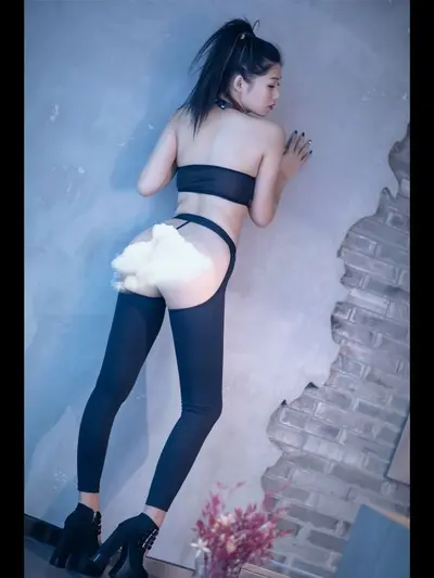 Seksi düşük bel buz ipek elastik dar kesim dış mekan kalça açığa çıkaran dokuz paça pantolon, kaliteli fabrika doğrudan teslimat ile.